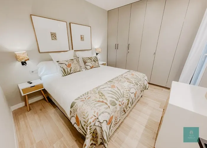 Patio De La Muralla Córdoba