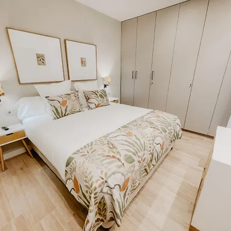 Patio De La Muralla Córdoba